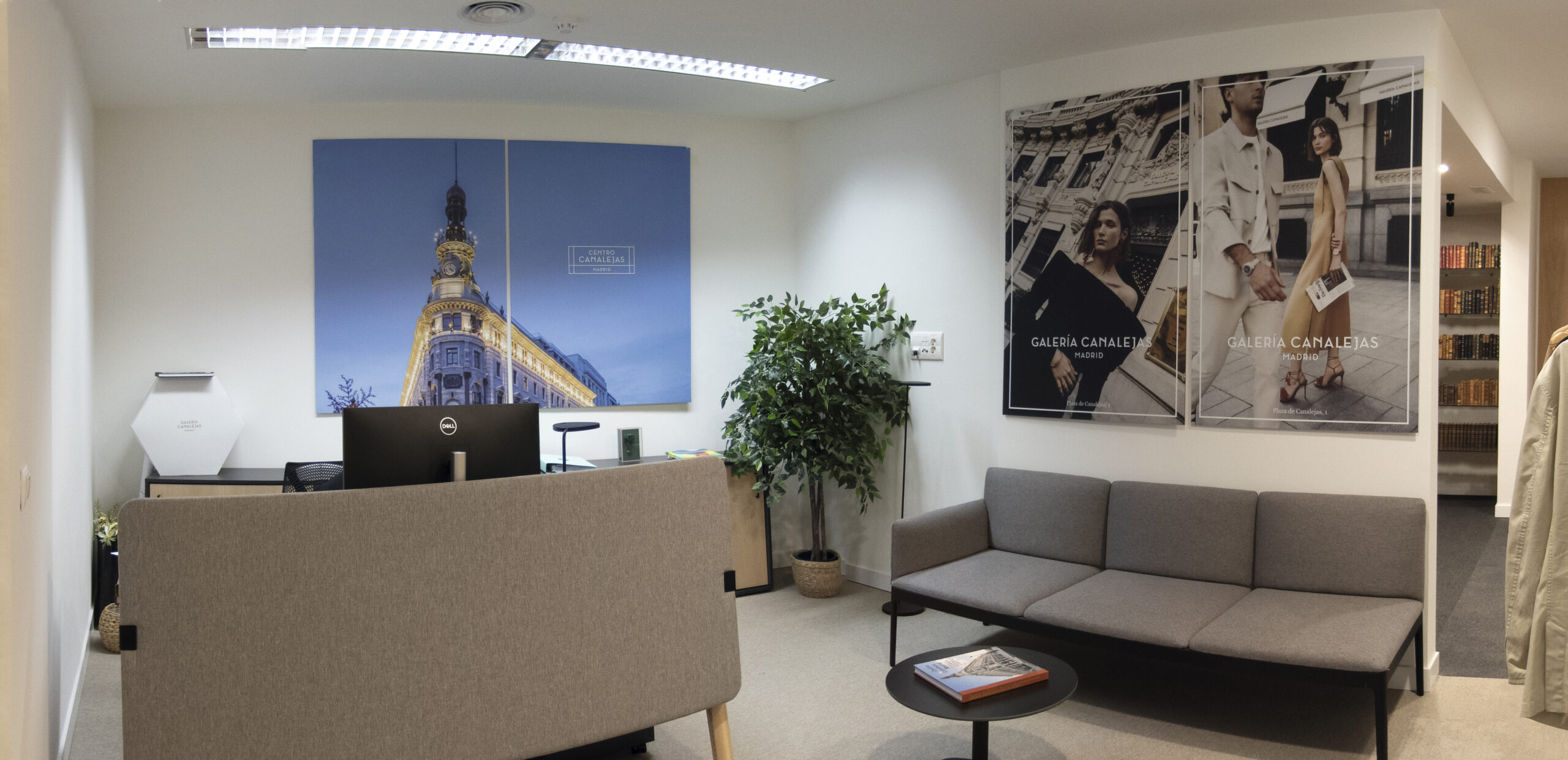 Proyecto de interiorismo y ejecución de reforma de oficina y despachos para Centro Canalejas Madrid, incluyendo nueva distribución, aseos, cocina, revestimientos y acabados, iluminación, carpintería y mobiliario.